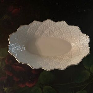 LENOX- Jacquard Gold Rim Scalloped Serving Dish